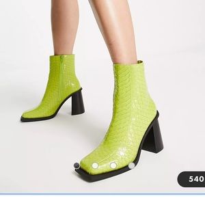 Heeled booties in Lime/Croc